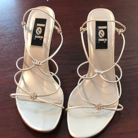 lei Shoes - l.e.i. Strapped heel